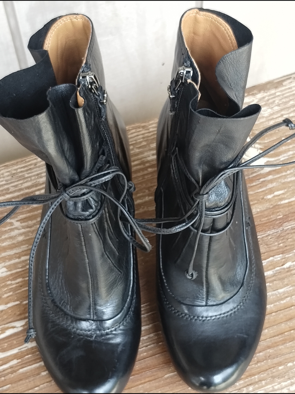 Earthies Black Leather Lace-Up Ankle Booties
